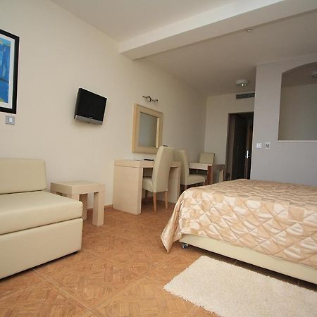 Aparthotel Natalia Podgora Buitenkant foto