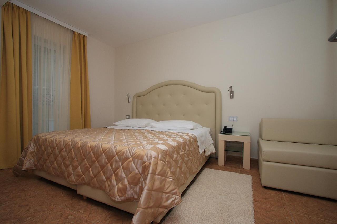 Aparthotel Natalia Podgora Buitenkant foto