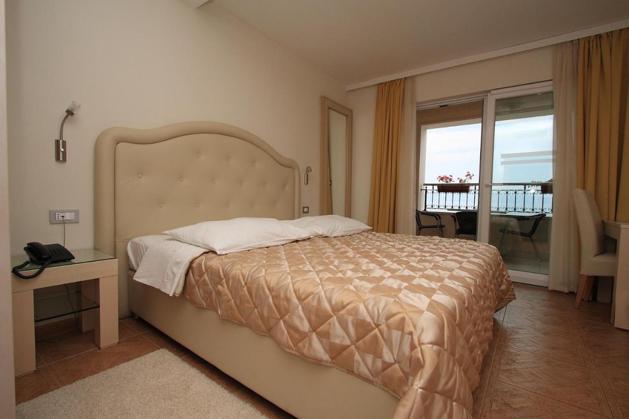 Aparthotel Natalia Podgora Buitenkant foto