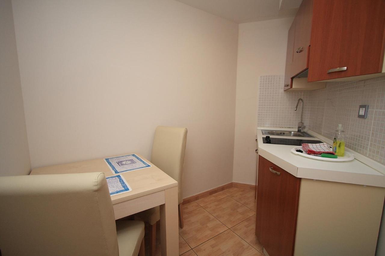 Aparthotel Natalia Podgora Buitenkant foto