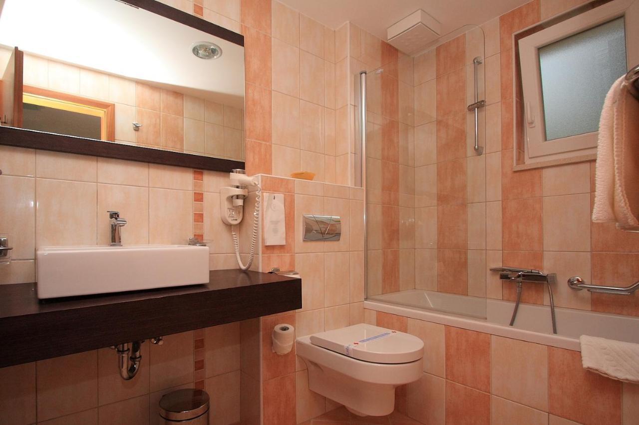 Aparthotel Natalia Podgora Buitenkant foto
