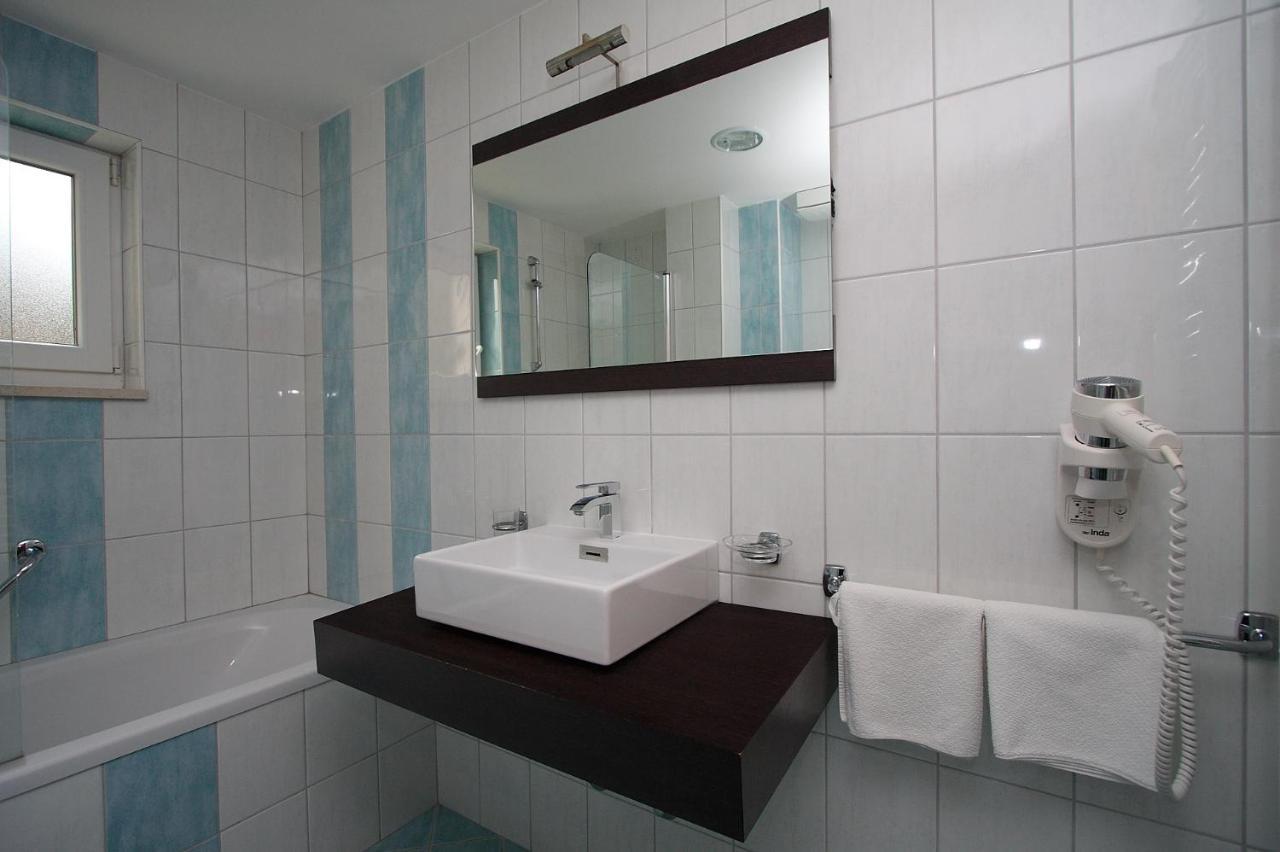 Aparthotel Natalia Podgora Buitenkant foto